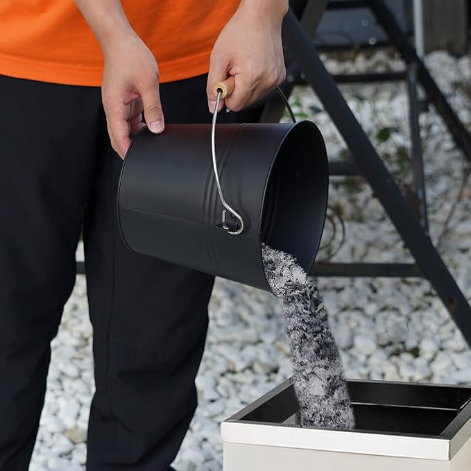 1.5-Gallon Metal Ash Bucket - Image 4
