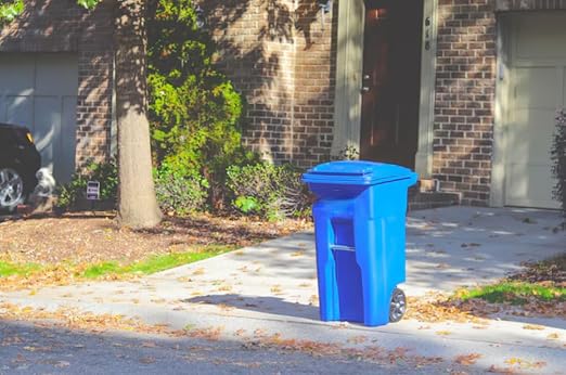 32 Gallon Blue Wheeled Recycling Trash Can - Image 2