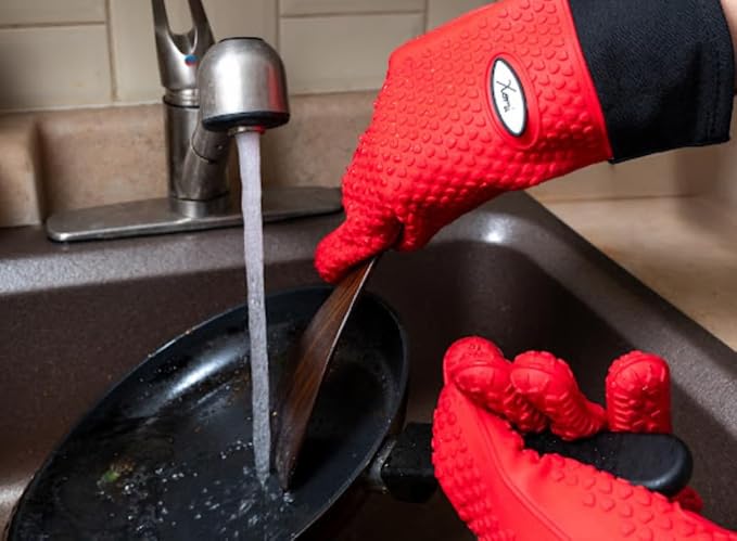 Xomi Premium Silicone Heat and Fire Retardant BBQ & Baking Gloves. - Image 3