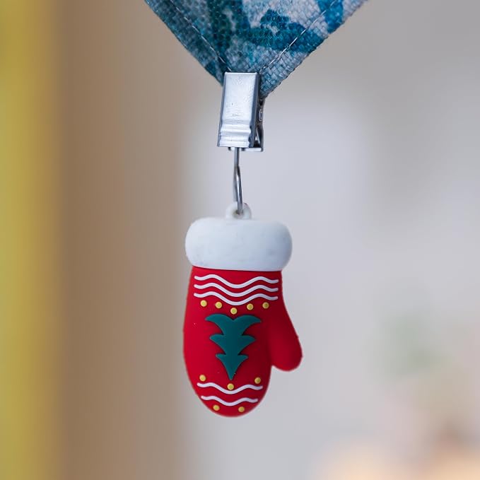 TwoFish Home Set of 4 Xmas Glove Tablecloth Weight Clamps Xmas Glove Decoration by TwoFishHomeFashionLLC