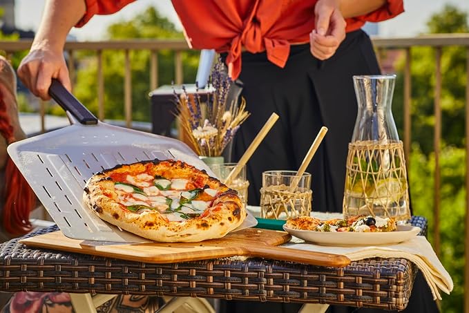 ooni 14” Perforated Pizza Peel – Long Handle Perforated Aluminium Pizza Paddle - Image 3
