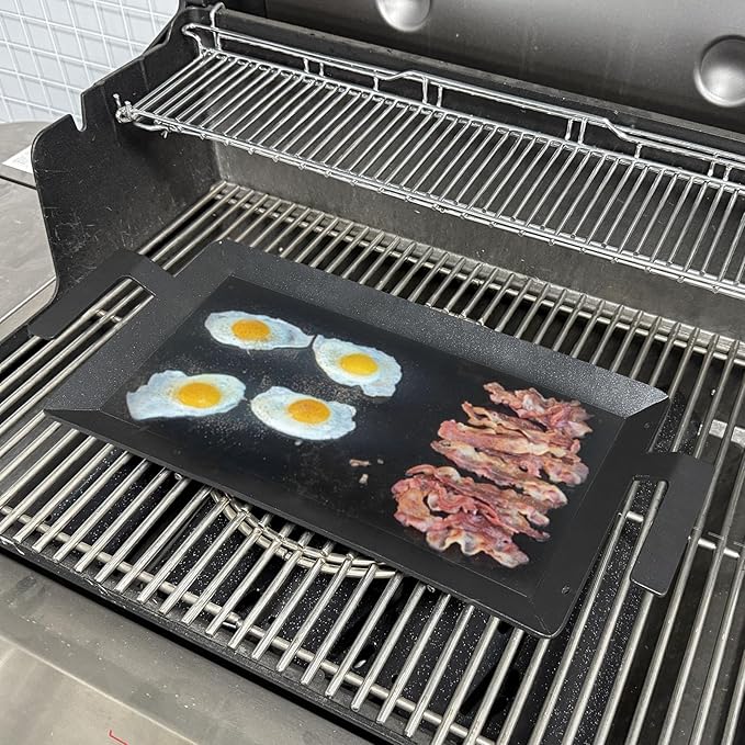 Griddle, Black Carbon Steel, 24 x 10.5 Inch with Heat-Resistant Gloves