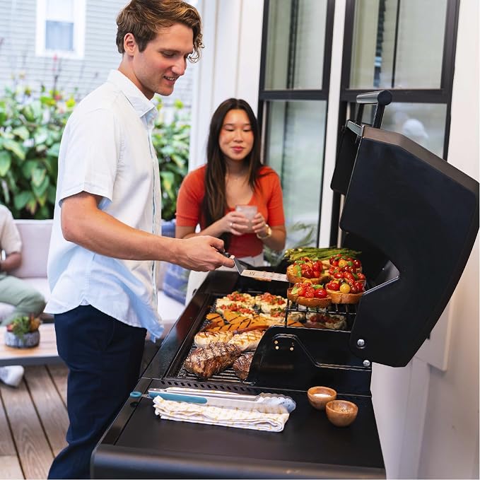 Charbroil Pro Series with Amplifire Infrared Technology 4-Burner Propane Gas - Image 10