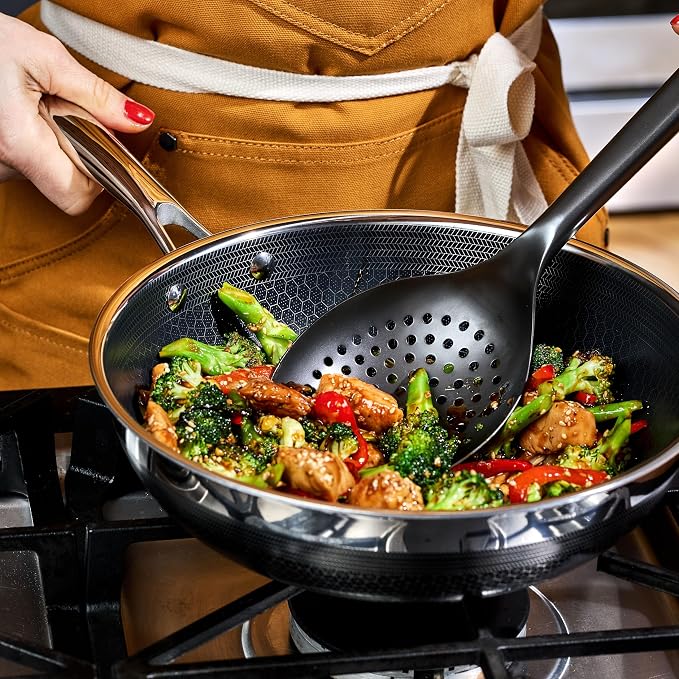 HexClad Hybrid Nonstick 10-Inch Wok - Image 2